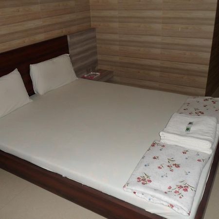 Hotel Madhusudan Dwārka Kültér fotó