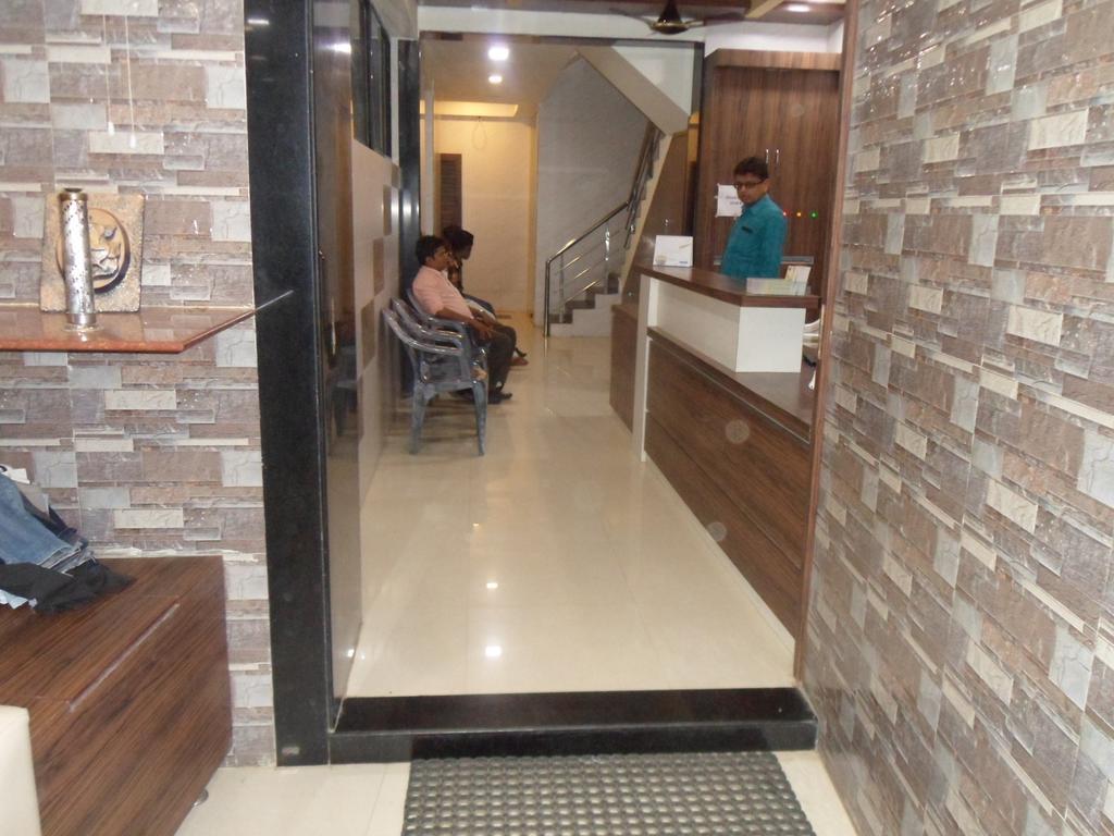 Hotel Madhusudan Dwārka Kültér fotó