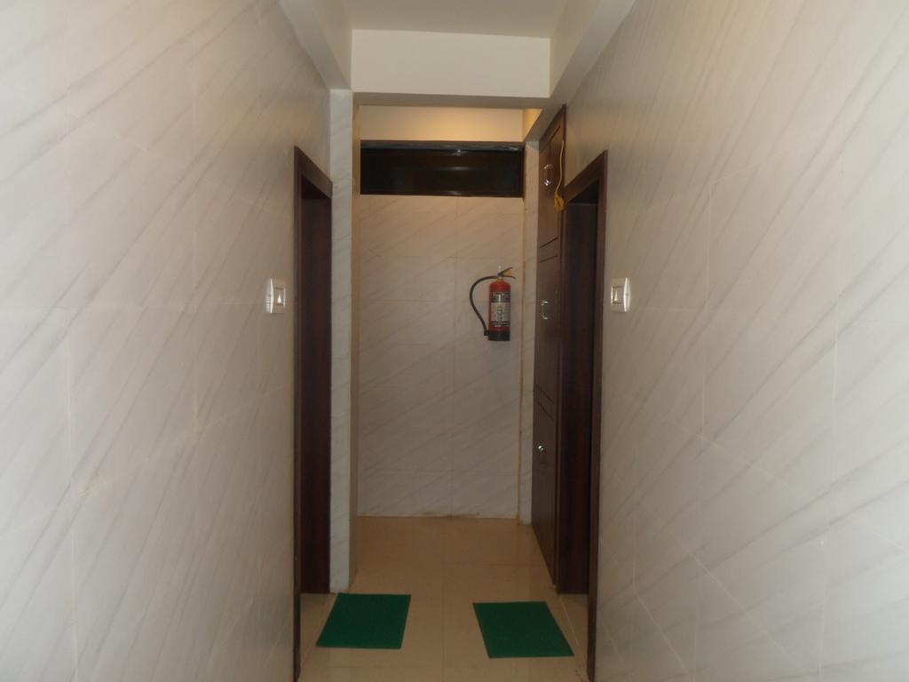 Hotel Madhusudan Dwārka Kültér fotó