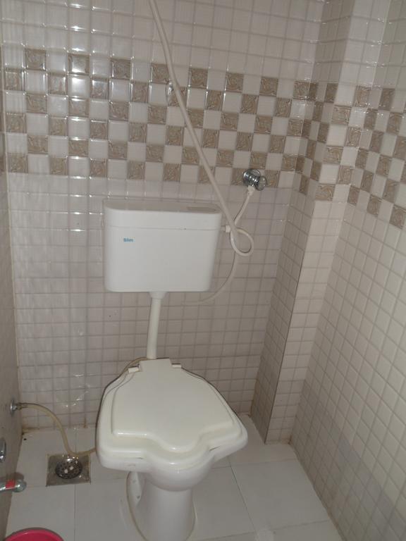 Hotel Madhusudan Dwārka Szoba fotó