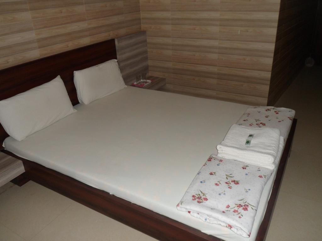 Hotel Madhusudan Dwārka Kültér fotó